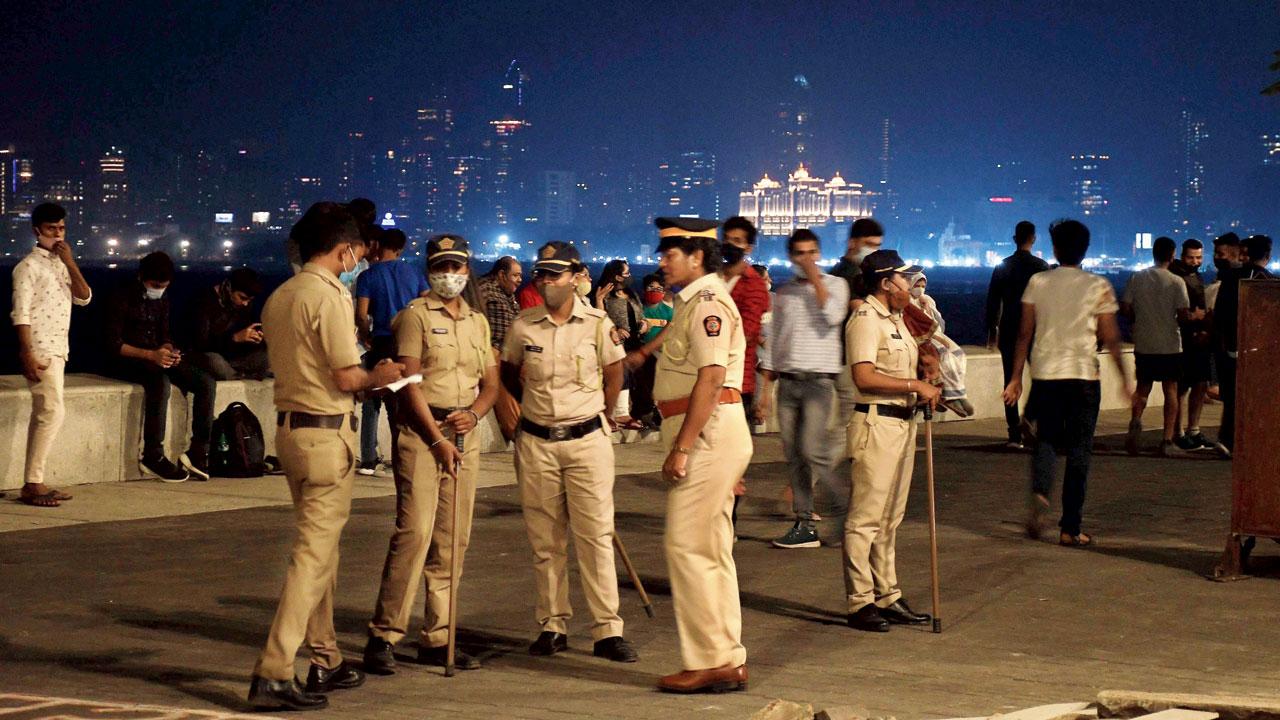 Cops at Marine Drive during Diwali, on November 4, 2011. Pic/Ashish Raje