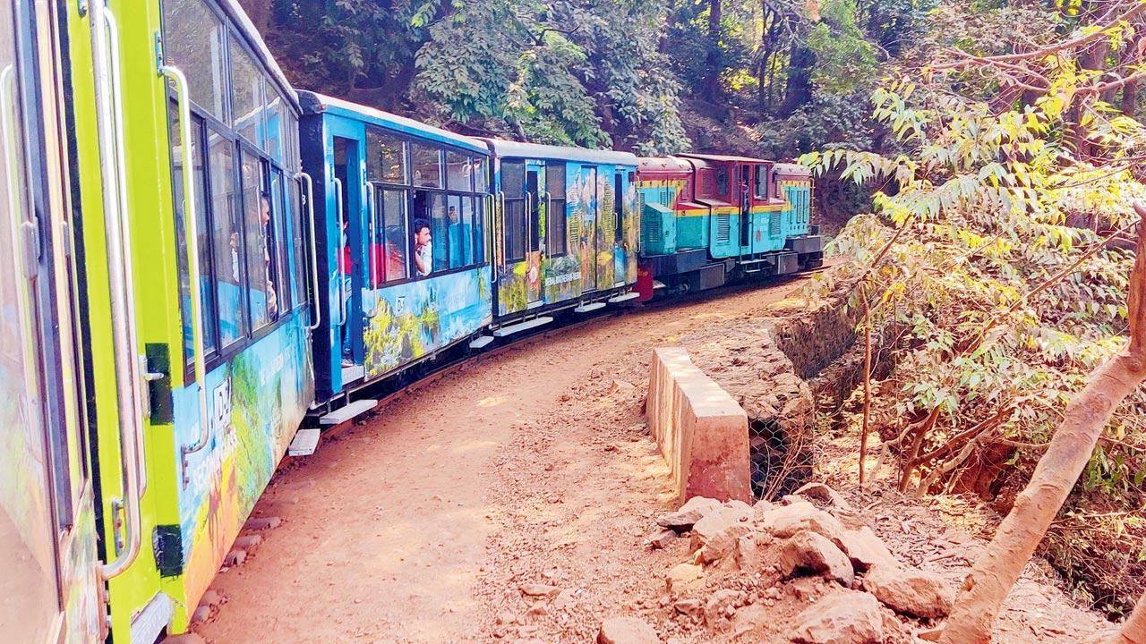 A toy train chugs between Aman Lodge and Matheran stations