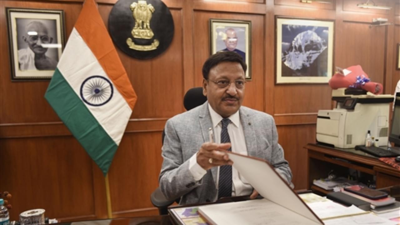 Rajiv Kumar assumes charge as Chief Election Commissioner