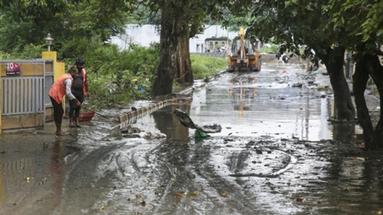 Rains wreak havoc in Karnataka for third day