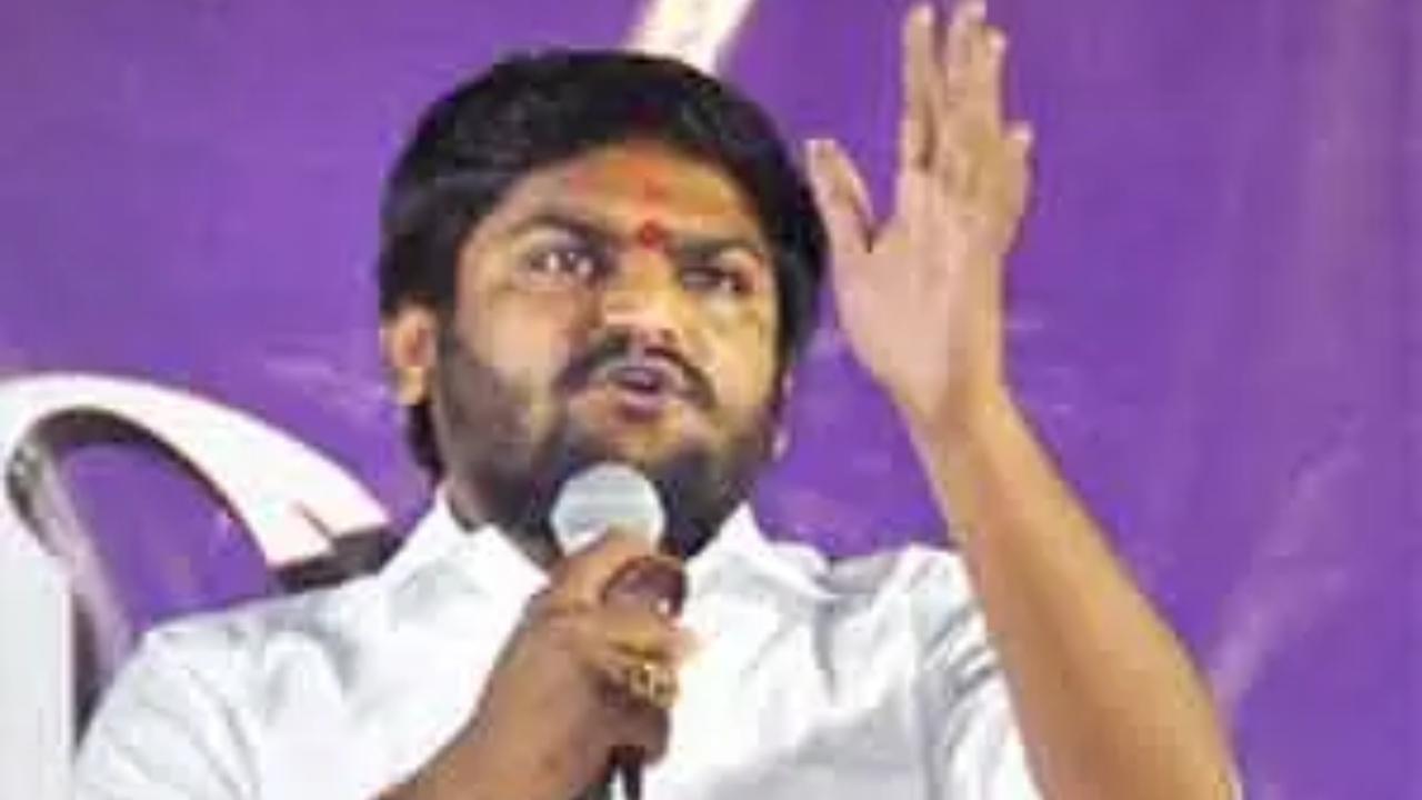 Hardik Patel drops his Gujarat Congress designation from Twitter profile