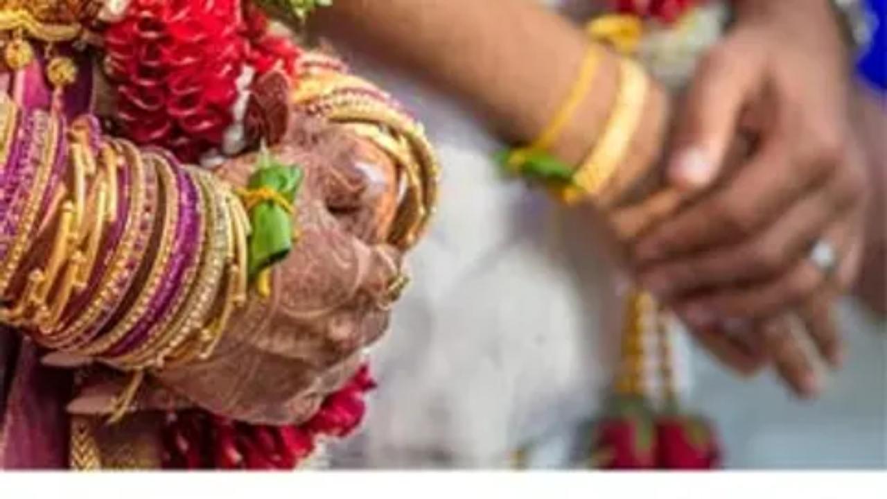 Mumbai: Upset at marriage being fixed, 2 teen sisters leave home
