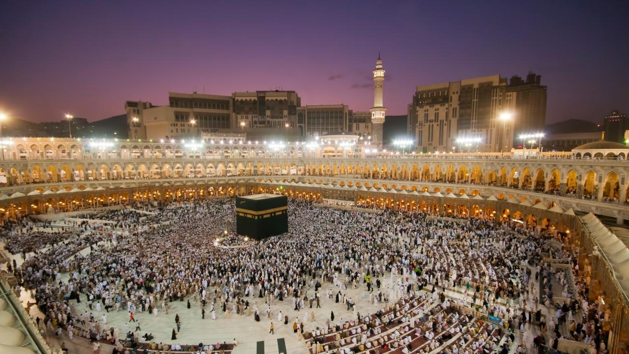 Couple cancels Haj plan, donates land for 'Life Mission' project