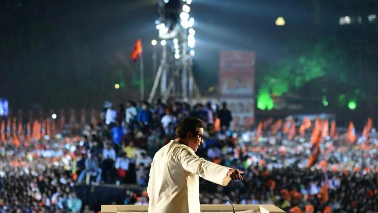 Play Hanuman Chalisa if you hear loudspeakers 'blaring azaan': Raj Thackeray