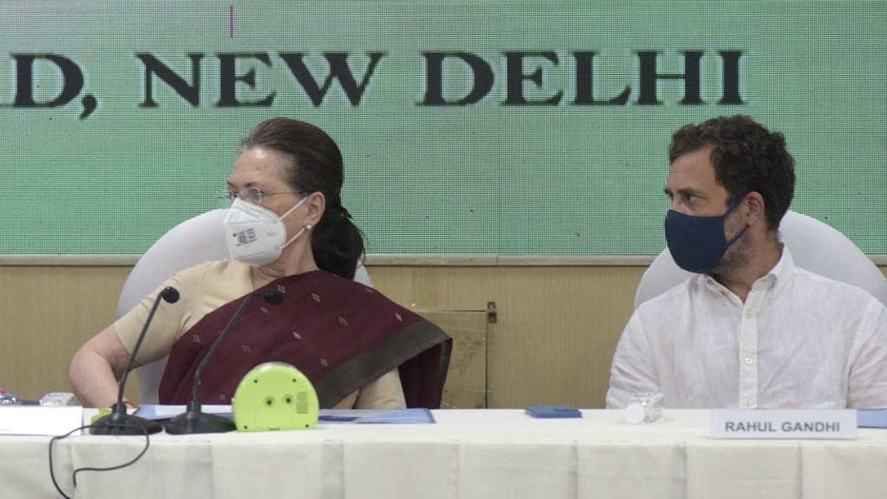 After petrol, it is Rupee's turn to breach the 100-mark: Congress