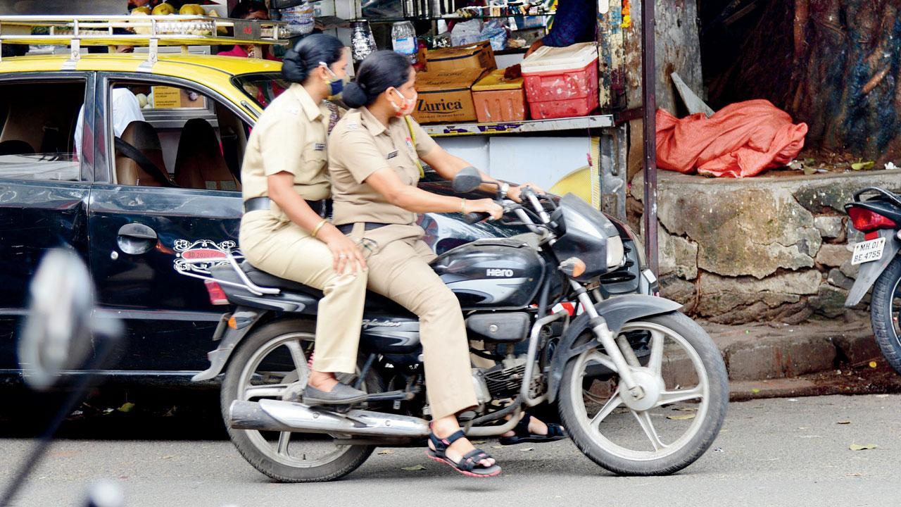 Mumbai: Traffic Police makes helmet compulsory for pillion riders, gives 15 days' deadline