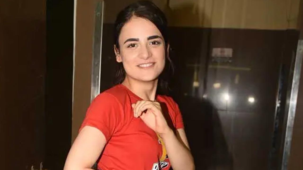 Radhika Madan starts her fifth film of the year with Akshay Kumar ...