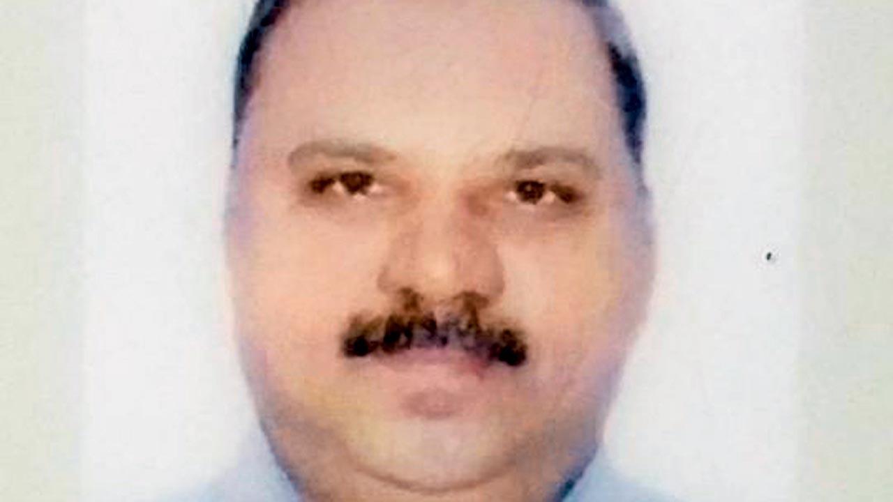 53-year-old Raj Bhavan employee kills self at Bandstand