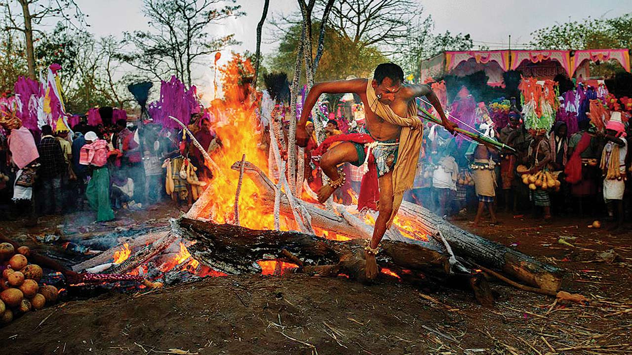 Nandurbar tribals celebrating Kathi Holi. PIC COURTESY/RAJENDRA WAGHMARE