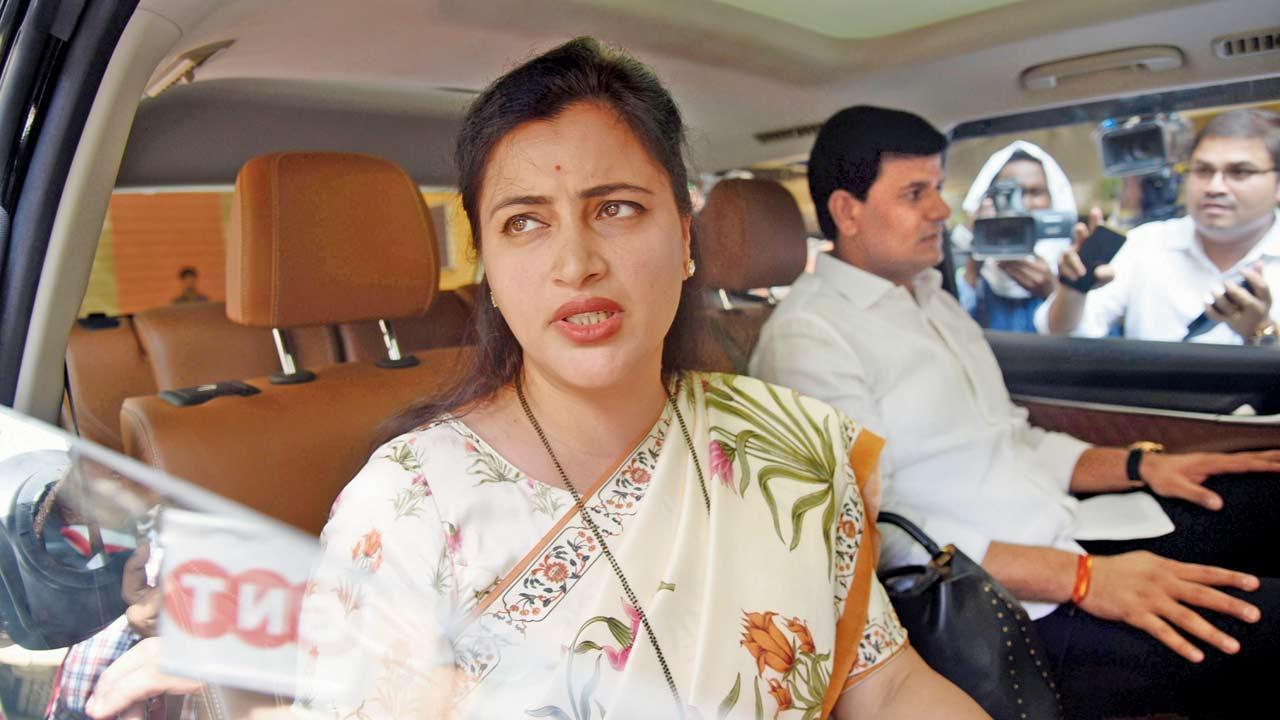 Mumbai: BMC ‘finds’ illegalities at MP Navneet Rana and her MLA husband Ravi Rana's Khar home
