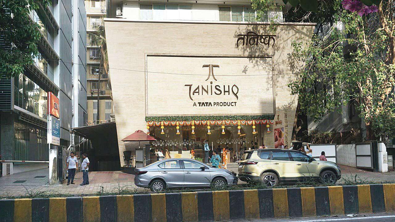 Tanishq santacruz deals