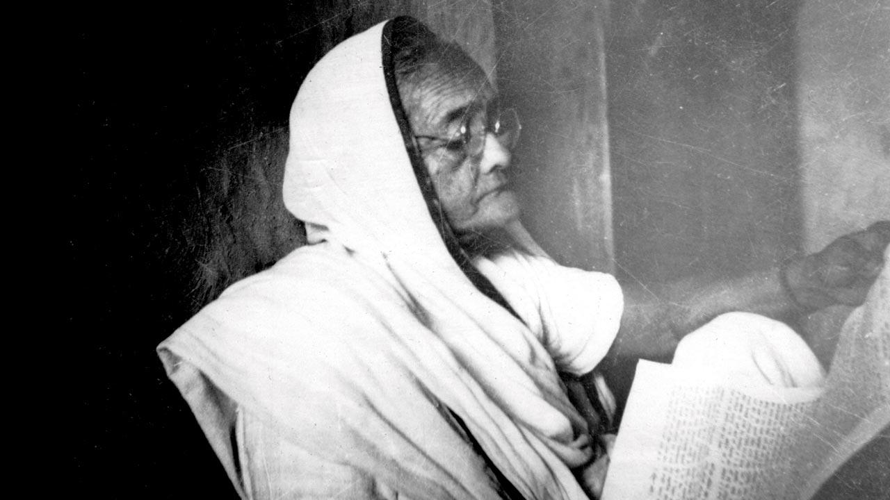 Kasturba Gandhi reading Harijan, published by Mahatma Gandhi. In the diary, one of the most regular entries is, “Read newspaper”