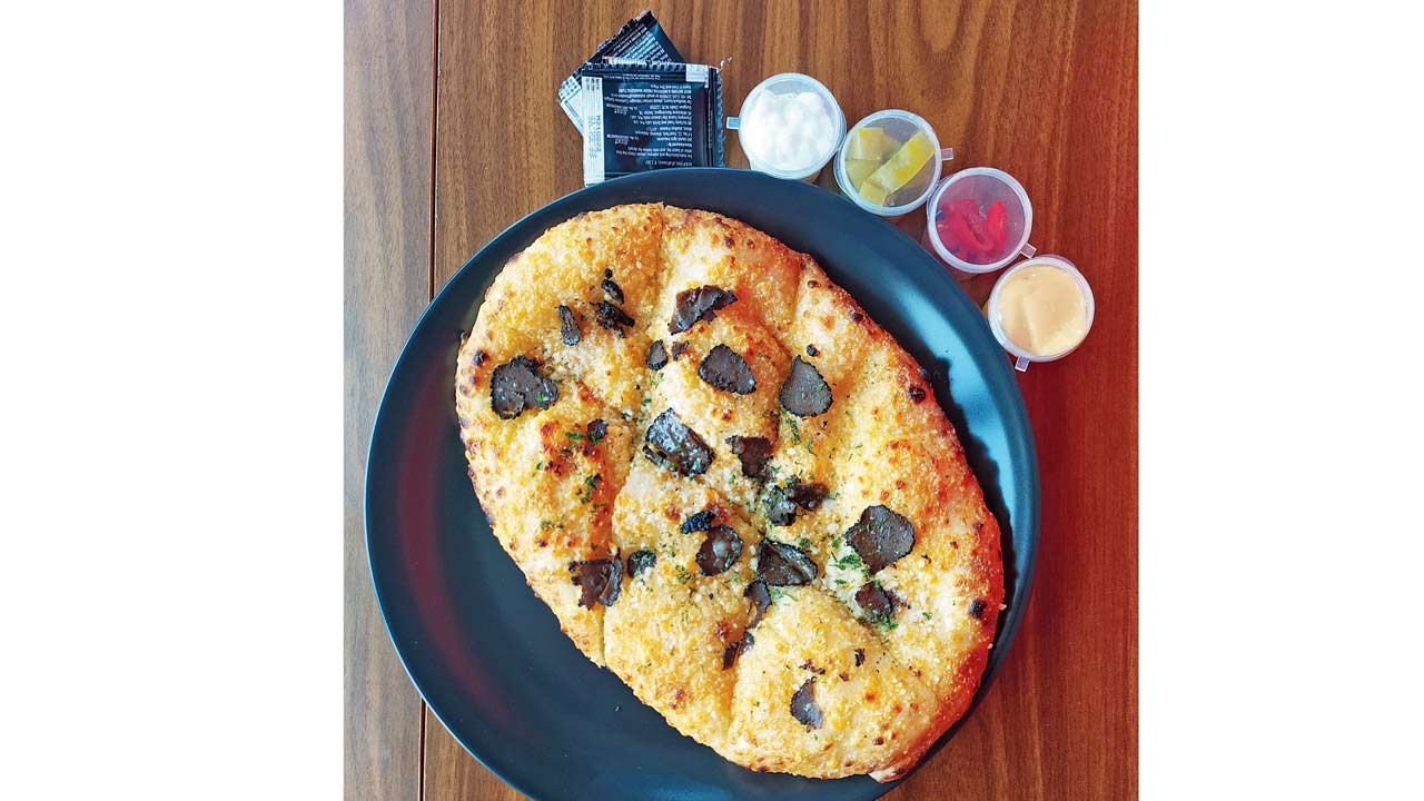 Truffle tart with the condiments