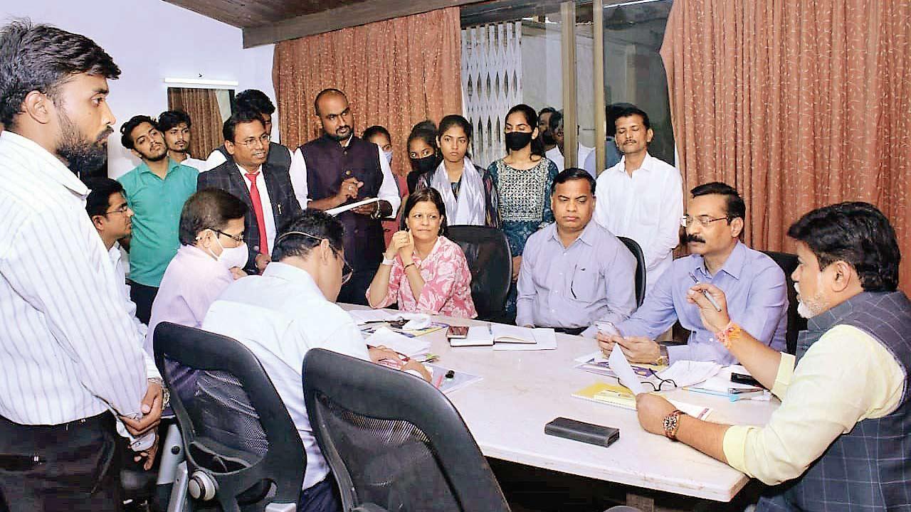 Provide stipend to fresh law graduates: Student bodies