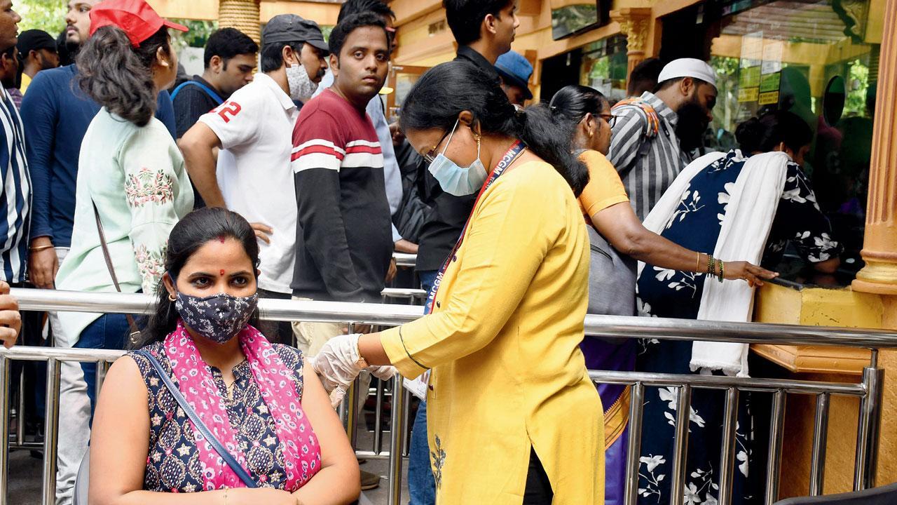Mumbai reports 375 cases, no fatality; state sees 1 death