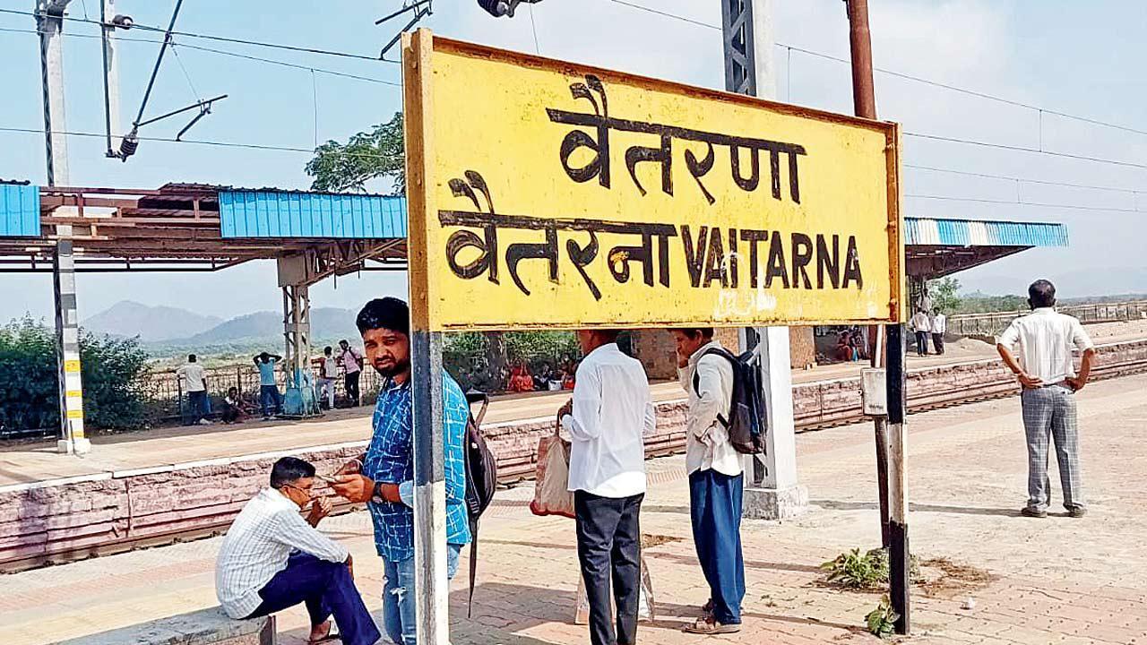 Mumbai: Roofless railway stations add to commuters’ woes this summer