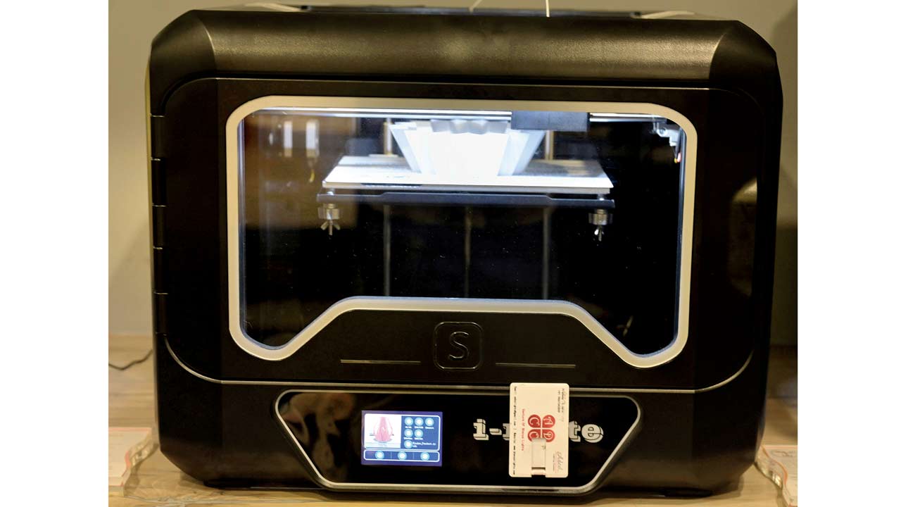 A 3D vase being printed