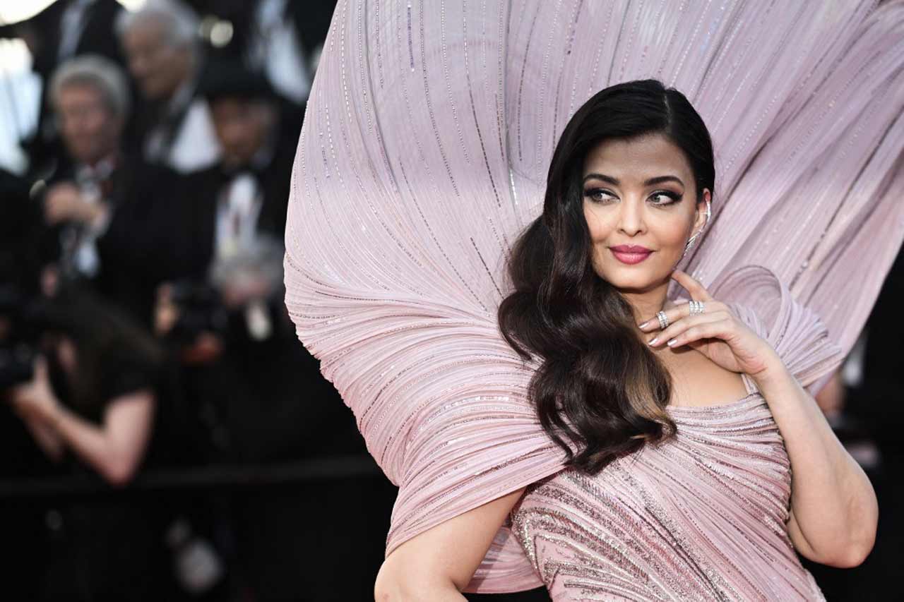 Cannes 2022: Aishwarya Rai Cuts A Dash in Sparkling Pale Pink Gown By Ace  Indian Couturier Gaurav Gupta For Day 3 of 75th Cannes Film Festival (View  Pics)