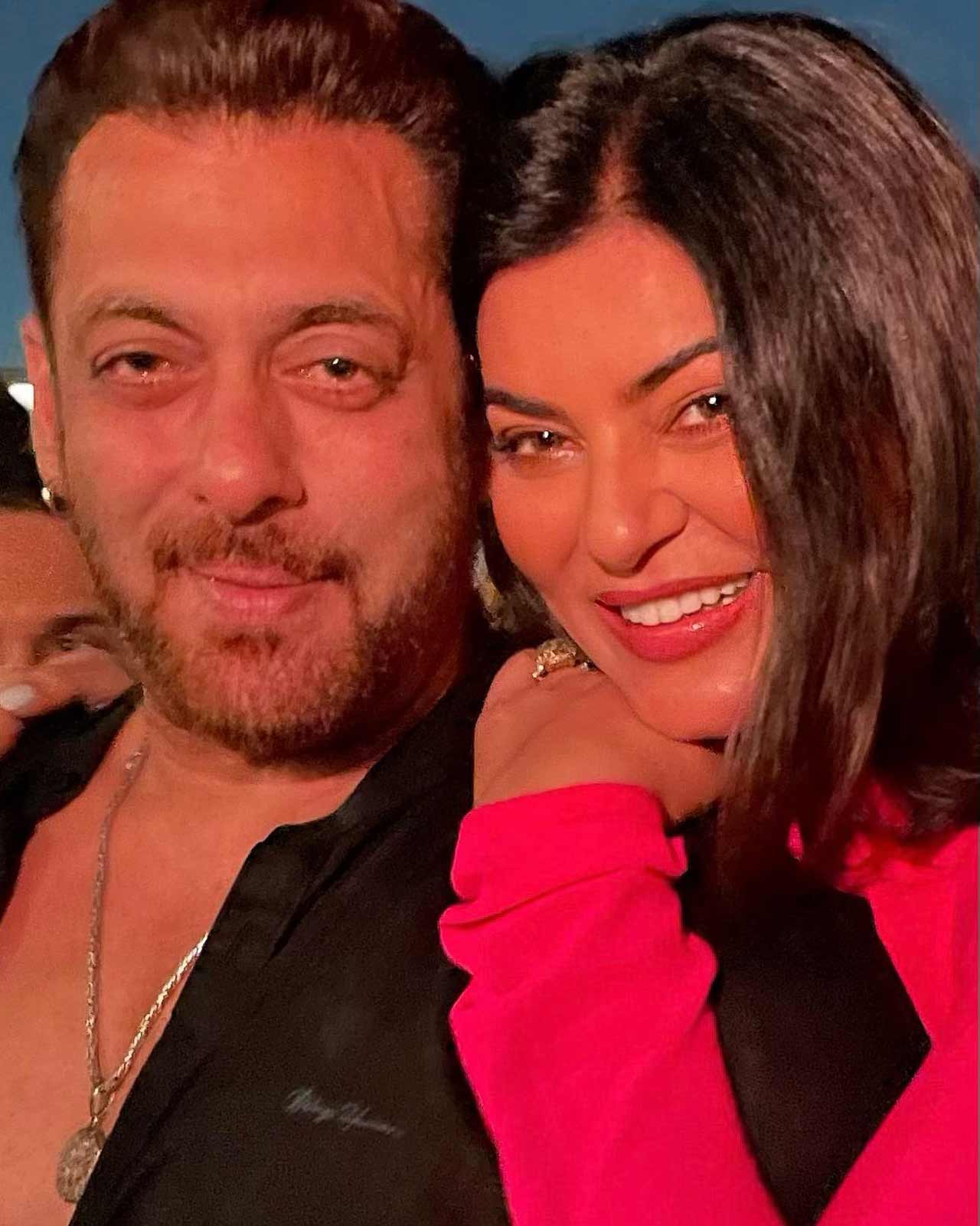 Sushmita Sen shares click with Salman Khan from star-studded Eid bash
Bollywood actor Sushmita Sen, on Wednesday, shared a click featuring her and megastar Salman Khan from Arpita Khan-Aayush Sharma's star-studded Eid bash. She took to her Instagram handle and posted the picture in which a smiling Sushmita could be seen posing with Salman, as she held his shoulder. Read the entire story here.