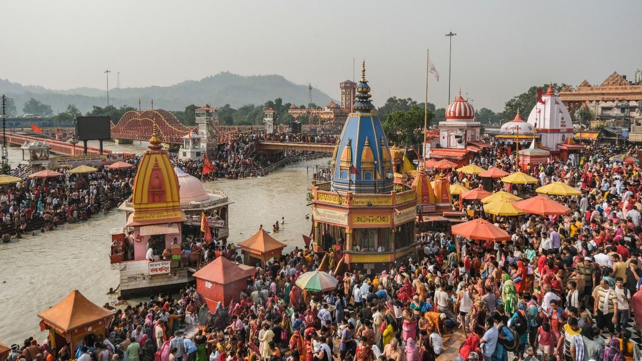 Devotees gather at the banks of river Ganga on the occasion of  'Buddha Purnima' festival, at Har Ki Pauri Ghat in Haridwar. Pic/PTI