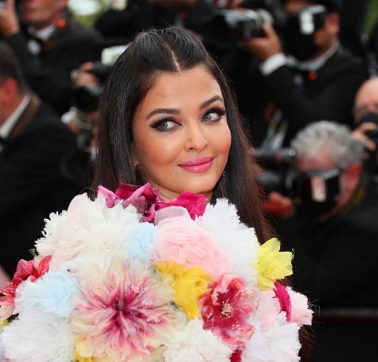 Aishwarya Rai Bachchan Is Back At Cannes 2023: Stuns In A Sequinned Green  Cape Gown From Valentino