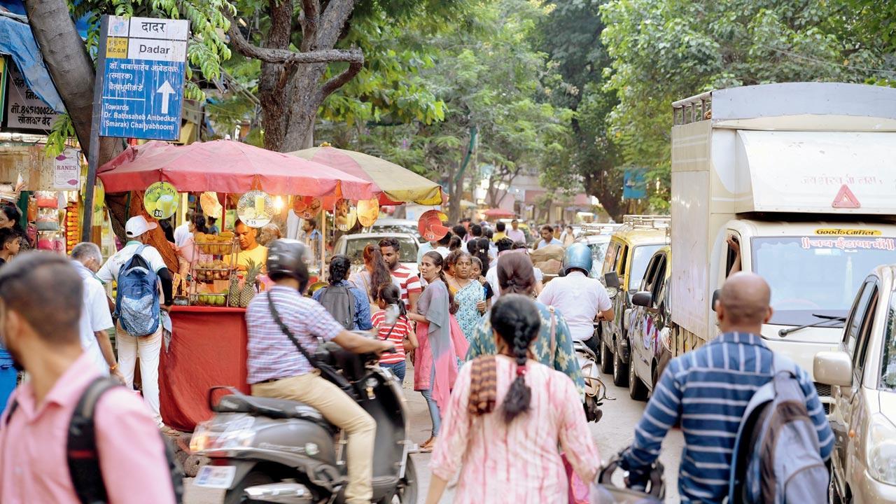 Covid effect in Mumbai: More hawkers spring up, and in new streets