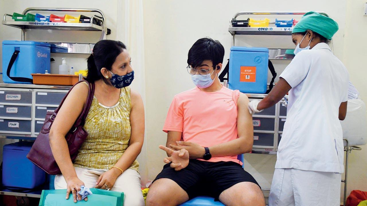 Mumbai sees 318 cases, state sees less than 500