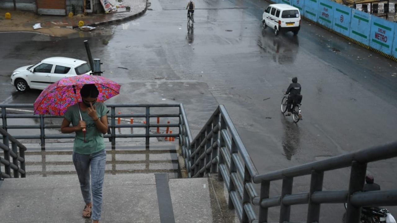 <p>According to news agency PTI, the worst affected stretches were Narsinghpur, Jharsa Crossing, Rajeev Chowk, Sheetla Mata Road, Civil Lines, Golf Course Extension Road, Vatika Chowk, Daulatabad Flyover etc</p>
<p> </p>
<p> </p> <p>According to news agency PTI, the worst affected stretches were Narsinghpur, Jharsa Crossing, Rajeev Chowk, Sheetla Mata Road, Civil Lines, Golf Course Extension Road, Vatika Chowk, Daulatabad Flyover etc</p>
<p> </p>
<p> </p>