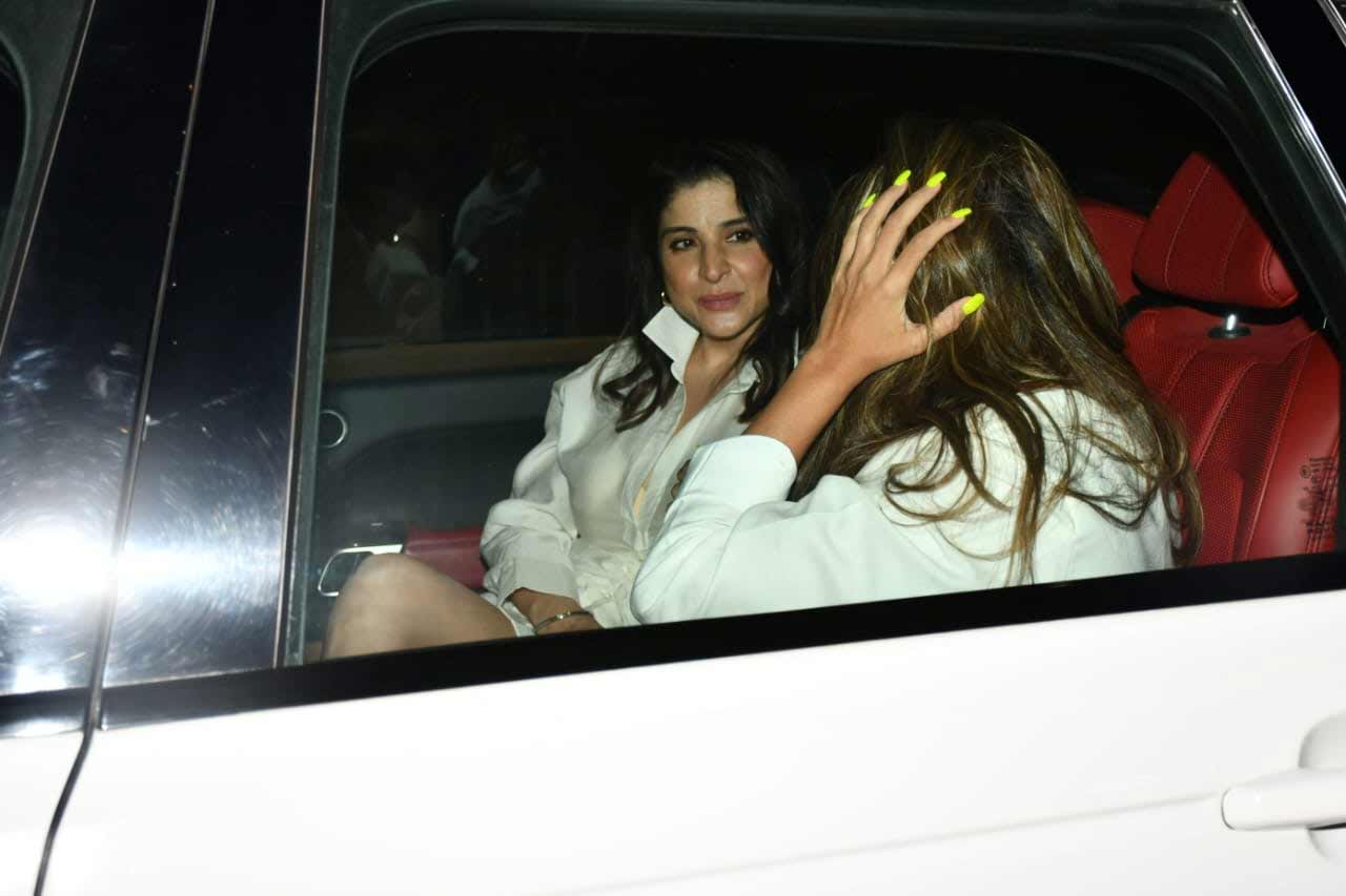 Maheep Kapoor looked like a vision in white as she attended Karisma Kapoor's dinner bash.