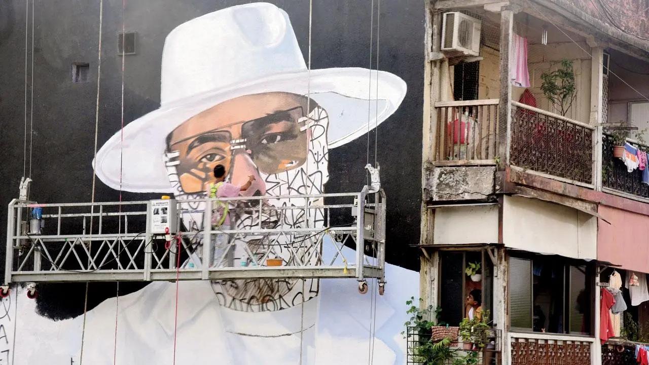 Behind the scenes: A mural artist is seen working on a gigantic artwork in Lalbaug. Pic/Shadab Khan