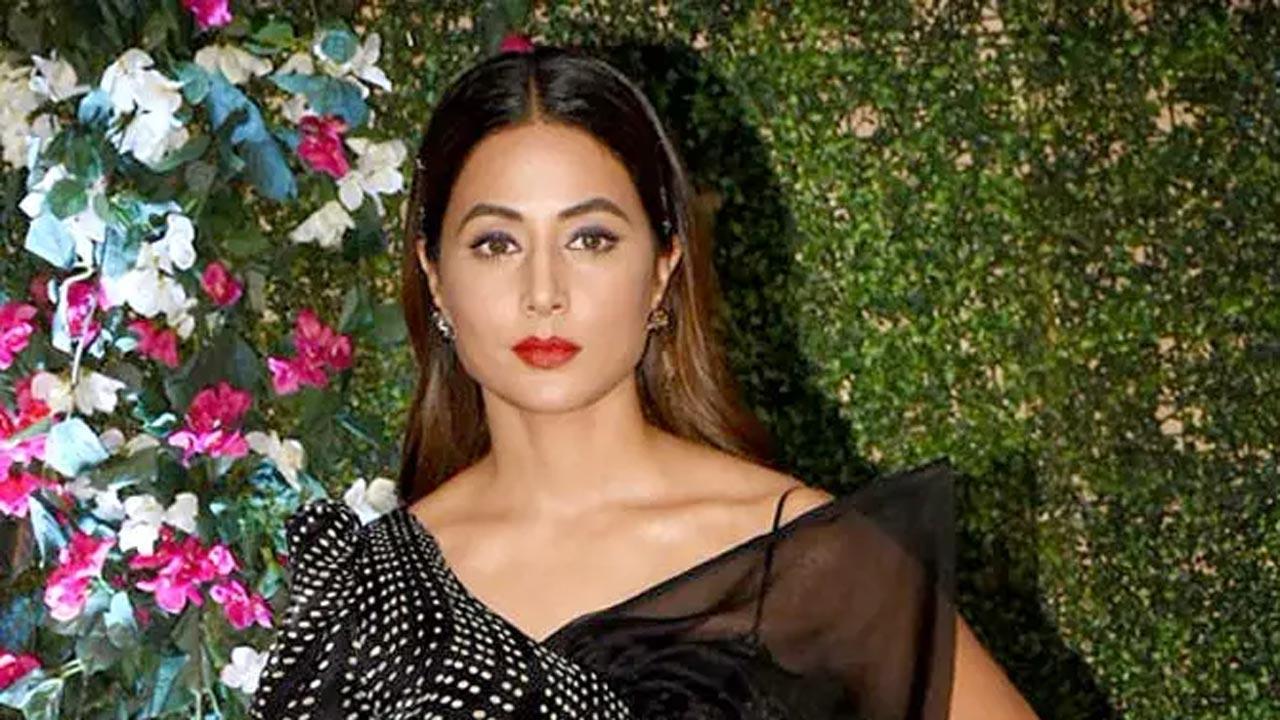 Hina Khan jets off to Cannes in comfy lavender co-ord outfit