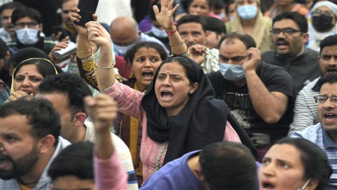 Police use batons, tear gas to quell protest over killing of Kashmiri Pandit employee at govt office in Budgam