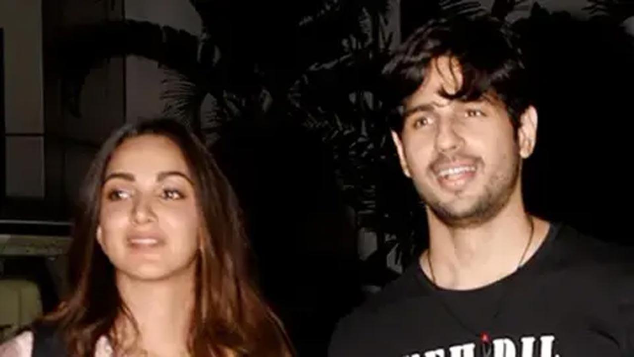 Sidharth Malhotra, Kiara Advani spotted together at Eid party amid break up reports