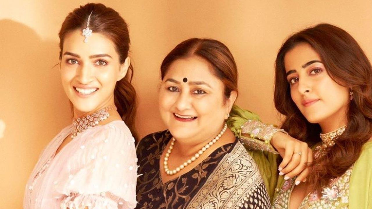 Kriti Sanon shares picture with mother and sister, calls them her 'Girls'