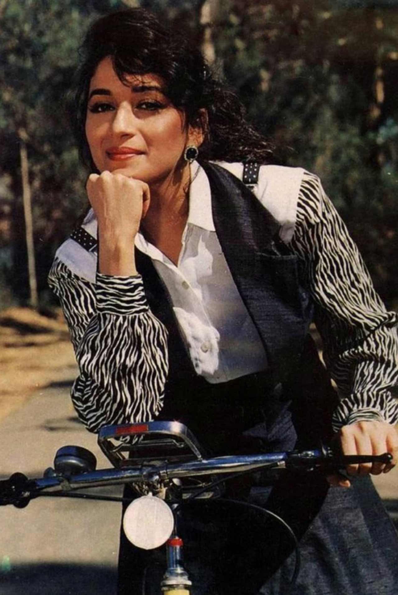 Madhuri Dixit Images 1990 Xxx - Madhuri Dixit: These rare pictures of the actress will make your heart go  'Dhak Dhak'