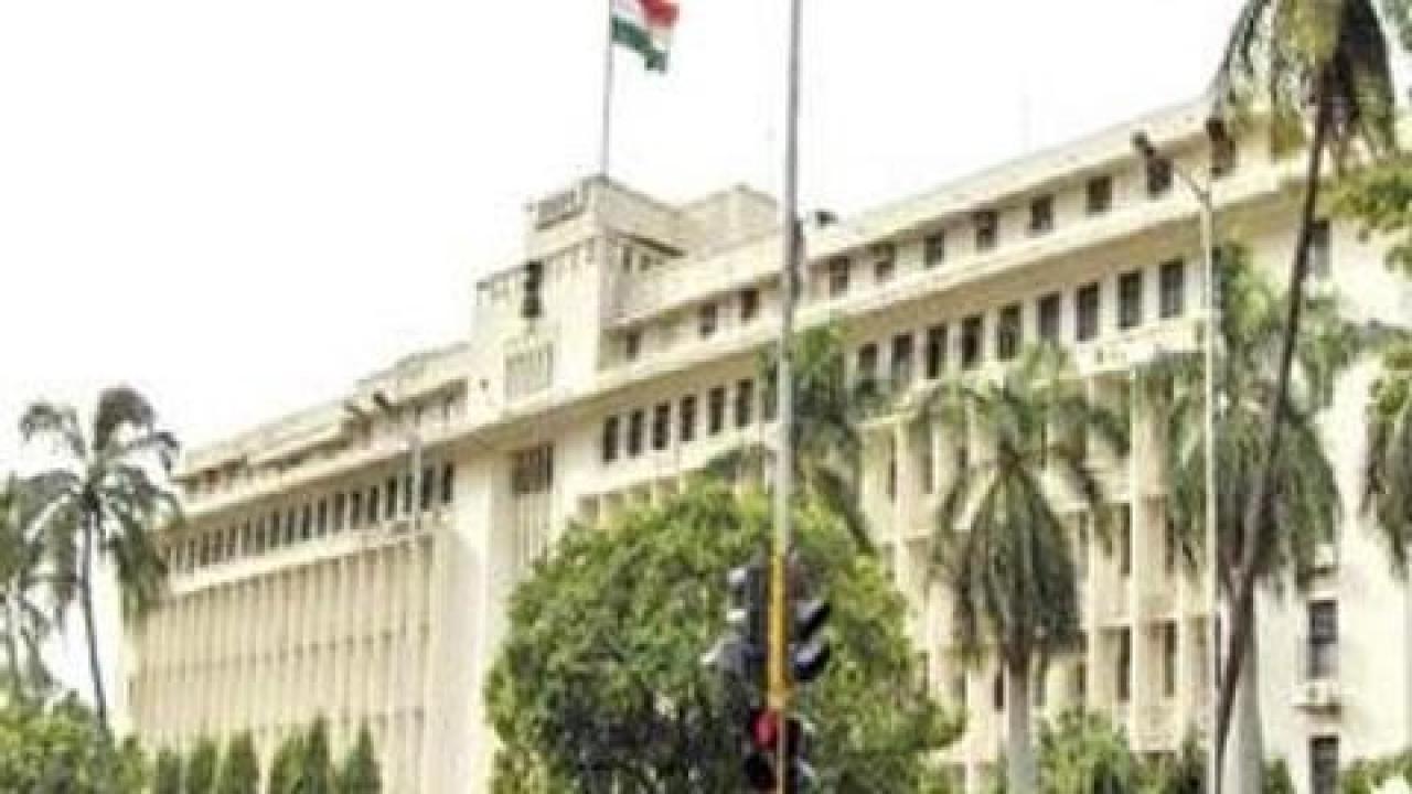 Mumbai: Couple attempts suicide outside Mantralaya, detained by police