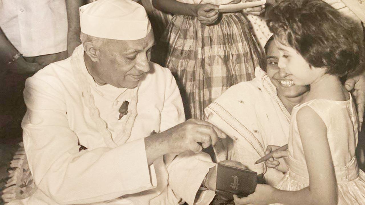 Young Kamal Dotiwalla requesting Nehru’s autograph in 1963