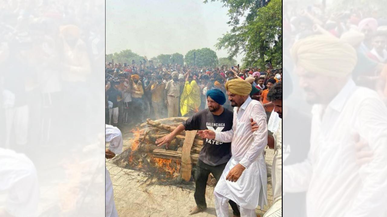 Sidhu Moose Wala cremated at his native village in Mansa district, thousands join procession
A sea of mourners bid a tearful farewell to popular Punjabi singer Sidhu Moose Wala, who was cremated at his native village in Mansa district.
The body of the 28-year-old singer-politician, who was shot dead on May 29, was brought to his home in Moosa village amid tight security on Tuesday morning from Mansa civil hospital, where the post-mortem was conducted. Moose Wala's family, including his parents, were inconsolable as they sat beside the body at their home. Pic/Pallav Paliwal