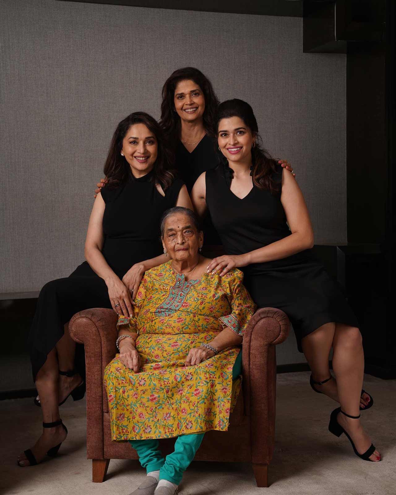 1280px x 1600px - Priyanka Chopra, Anushka Sharma, Alia Bhatt, Katrina Kaif share adorable  pictures celebrating Mother's Day