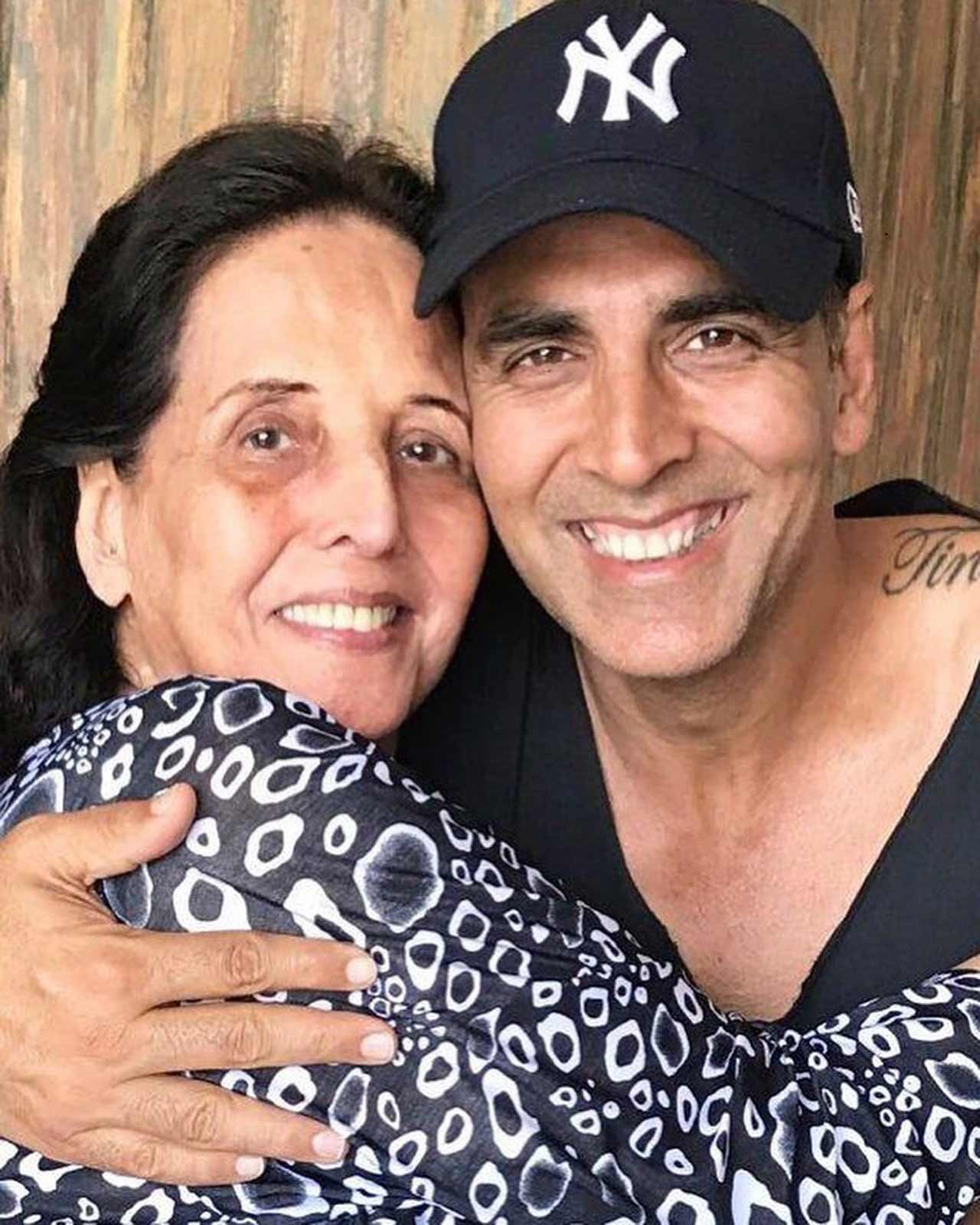 Commemorating the occasion of Mother's Day, on Sunday, Bollywood actor Akshay Kumar shared a heartwarming note in remembrance of his late mother Aruna Bhatia. The 'Sooryavanshi' actor took to his Instagram handle and posted an image in which he could be seen posing with his mother as the duo smiled vibrantly at the camera.