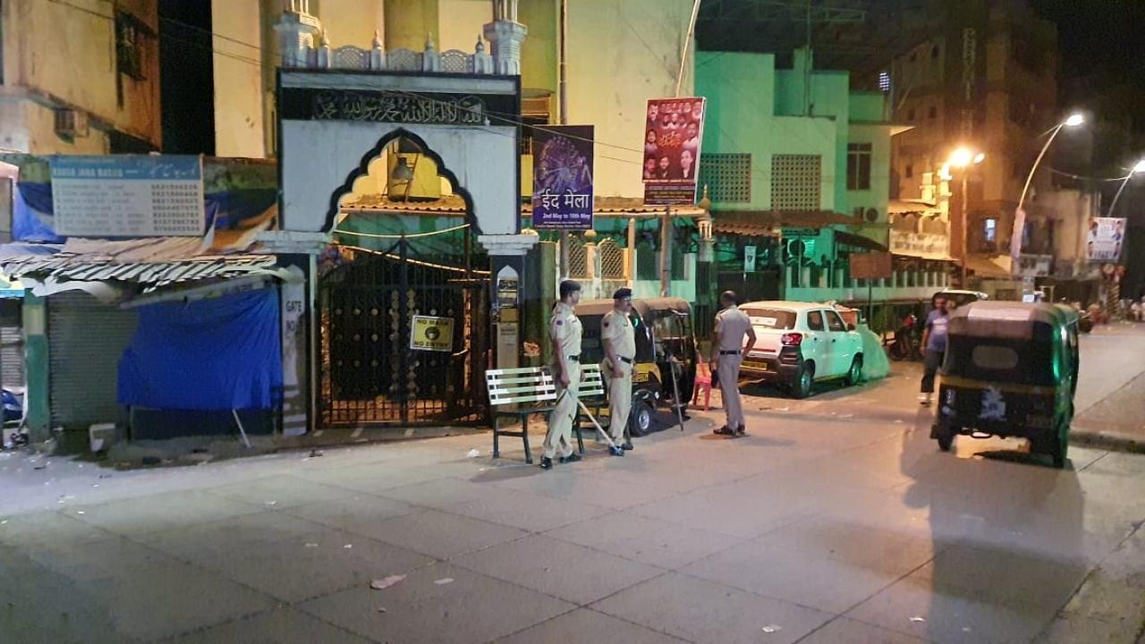 Loudspeaker row: MNS workers play Hanuman Chalisa near mosque in Mumbai