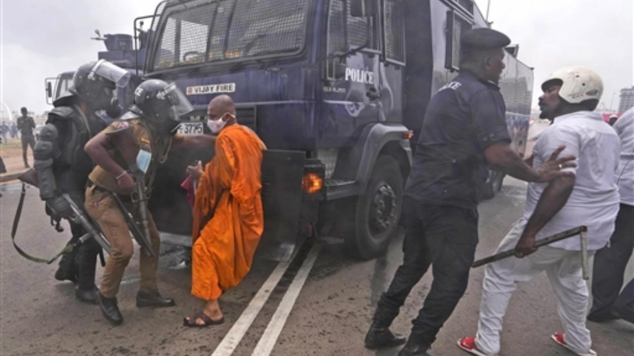 Mahinda Rajapaksa faces calls for arrest as Sri Lanka violence claims five lives