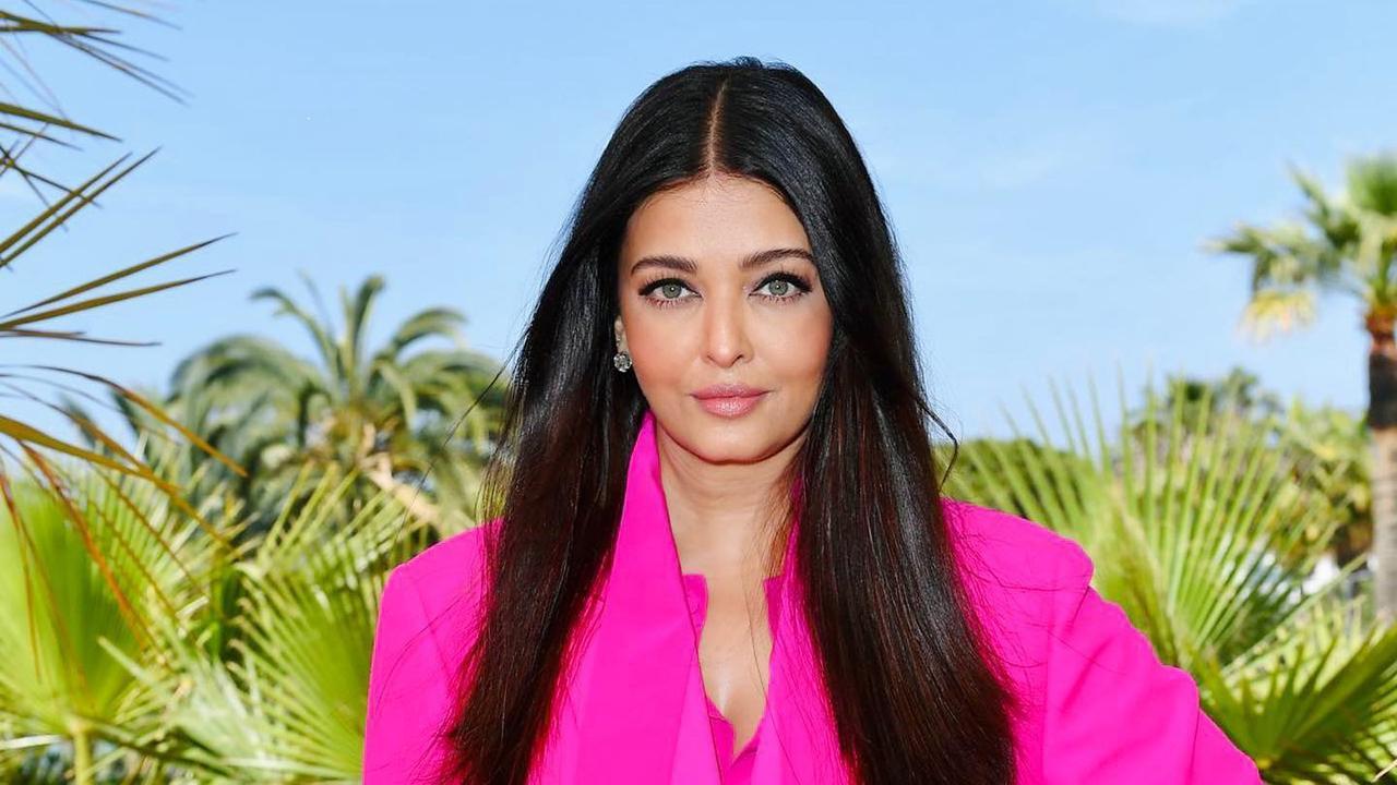 Watch Video: Aishwarya Rai Bachchan gets a surprise hug by fan at Cannes  Film Festival
