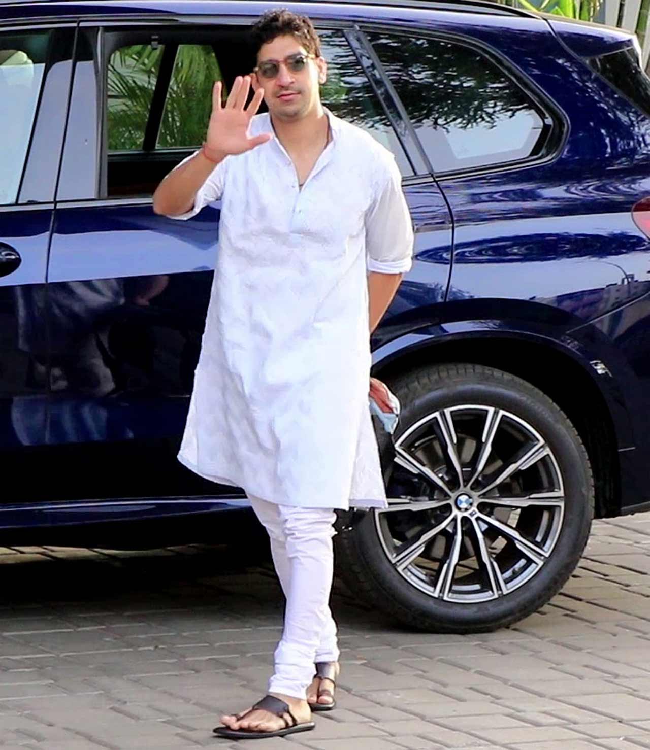 Several images from the airport have surfaced on the internet in which the director-actor duo is seen twinning in white kurta-pyjama. Several images from the airport have surfaced on the internet in which the director-actor duo is seen twinning in white kurta-pyjama.