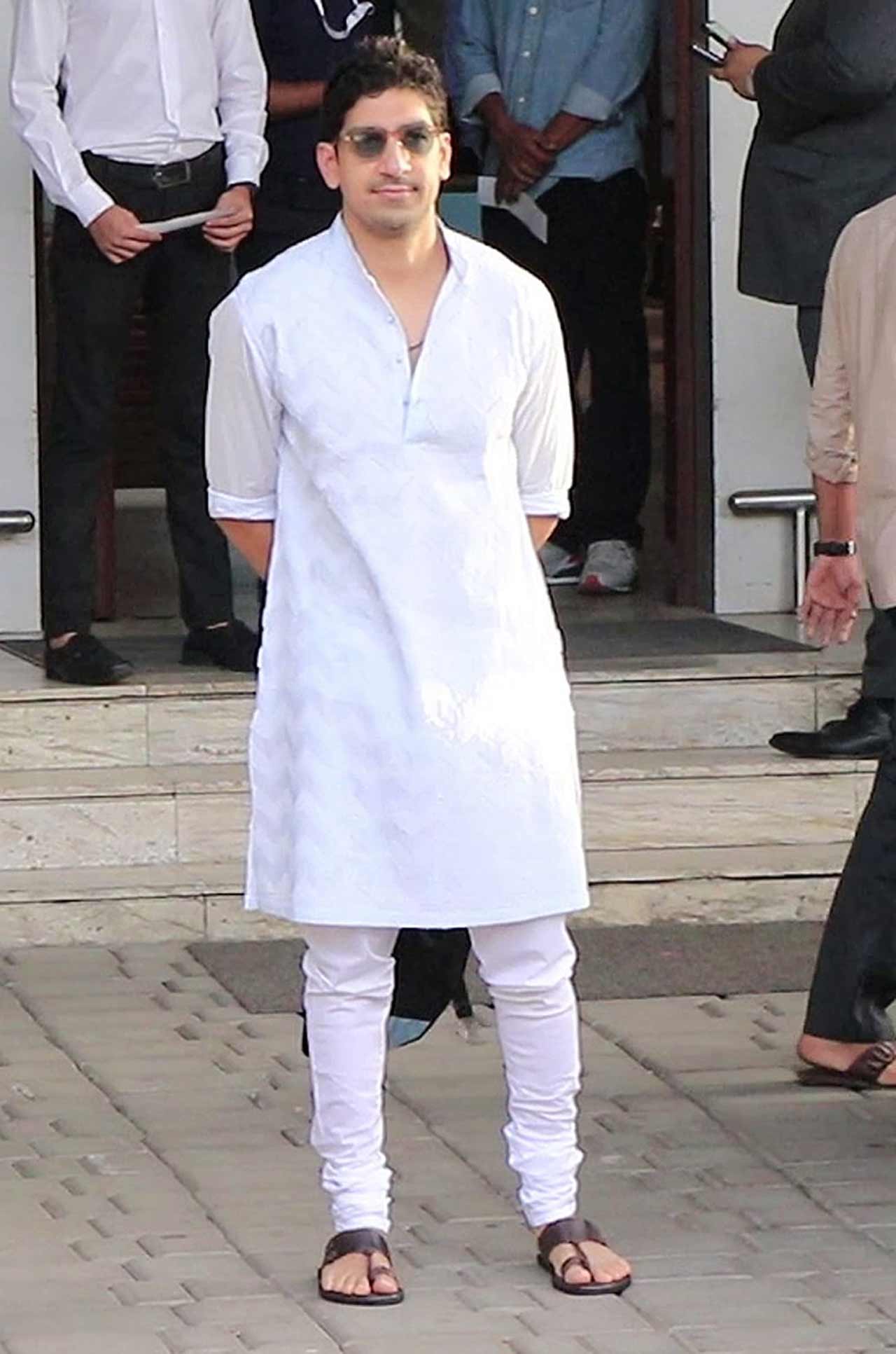 Ayan paired his ethnic look with black chappals and black sunglasses. Ayan paired his ethnic look with black chappals and black sunglasses.