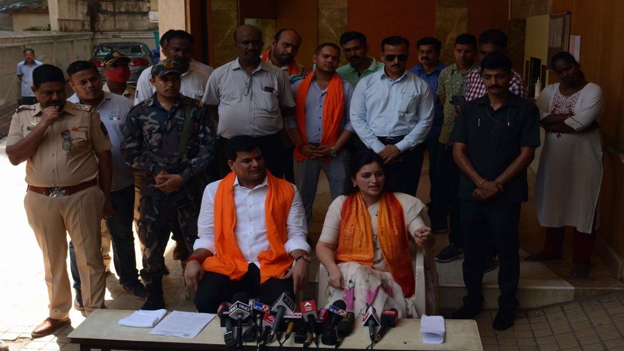 Hanuman Chalisa row: Mumbai court grants bail to MP Navneet Rana, her husband Ravi Rana