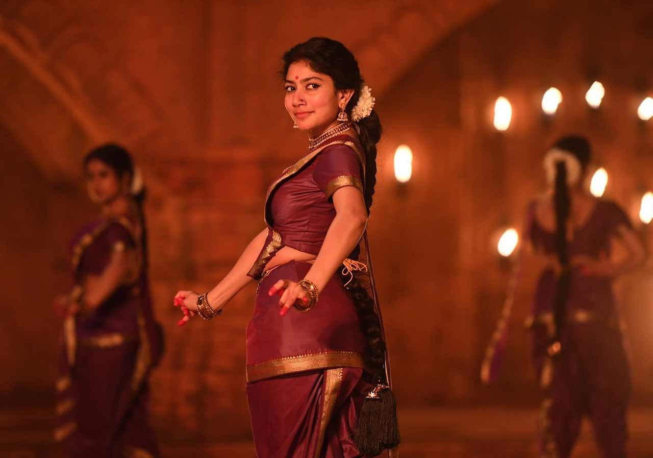 Sai Pallavi was truly overwhelmed by the compliment coming in from the senior actress. She responded to Madhoo with a tweet: 