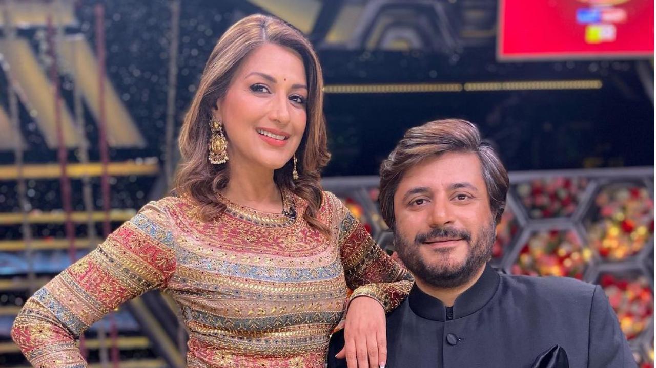 Sonali Bendre is the latest guest on mid-day.com’s ‘Flashback with the stars.’ The actress opened up about marriage to filmmaker Goldie Behl and motherhood. The actress says, “We do discuss movies. I kept thinking it’s my 19th year of marriage and he said, ‘Baby it’s the 20th year.’ When you are married for 20 years, you will discuss work!