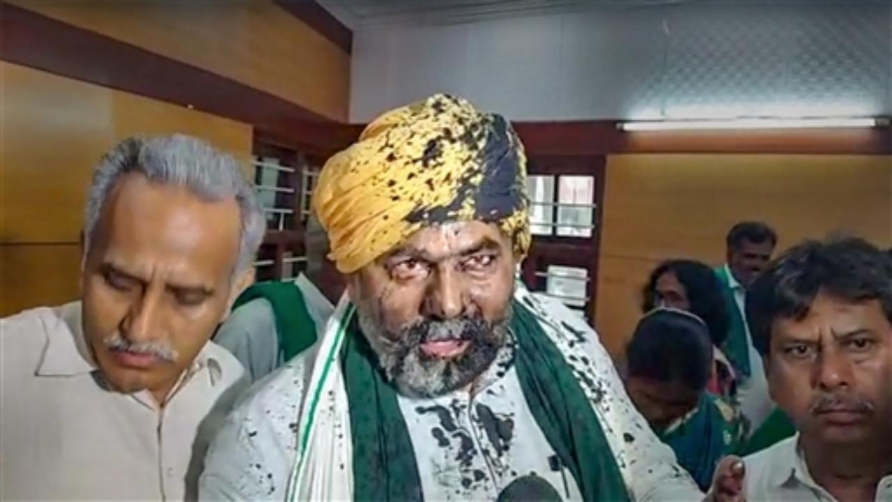 Black ink, deadly attack can't suppress farmers' voices: Rakesh Tikait
