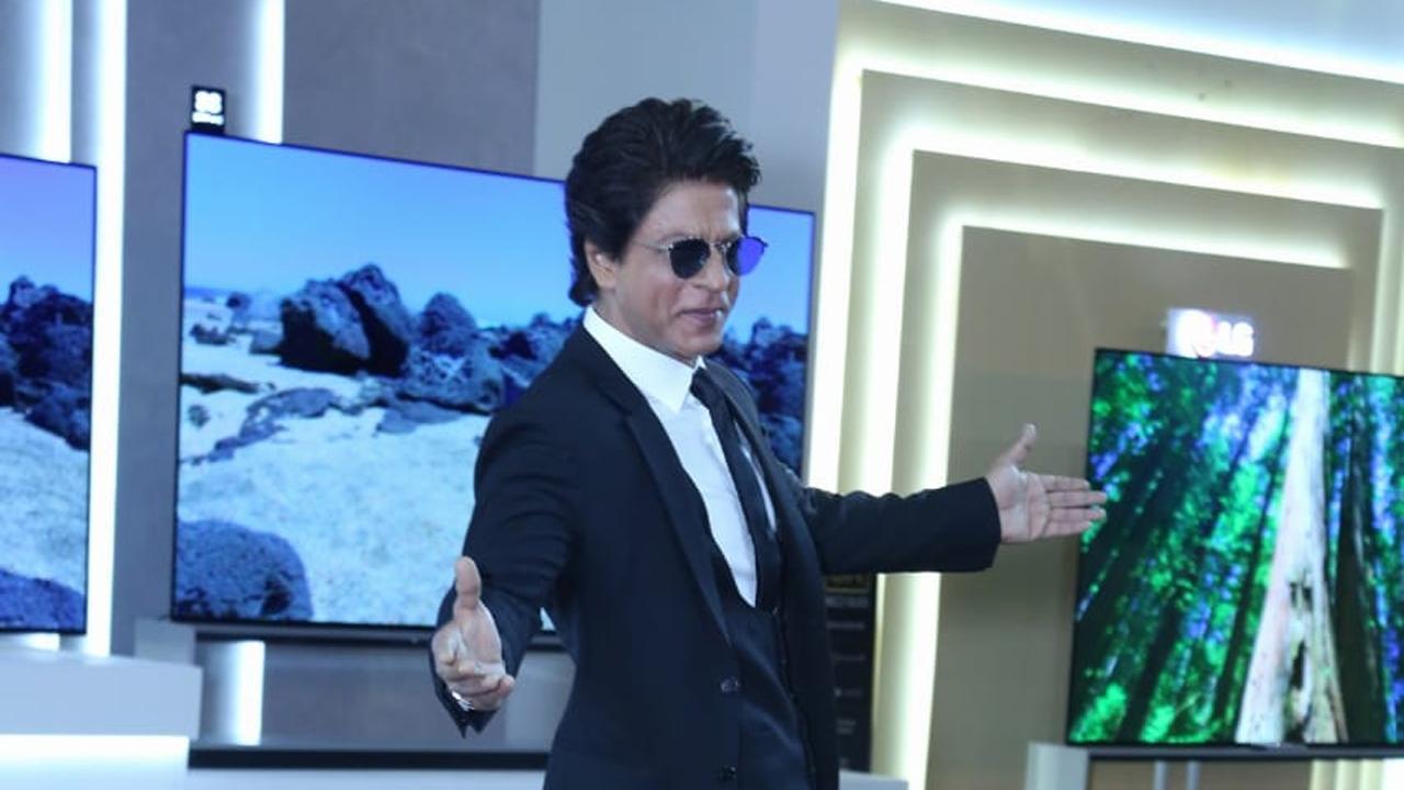 Social media user feels 'poor' after Shah Rukh Khan reveals worth of TVs owned by him